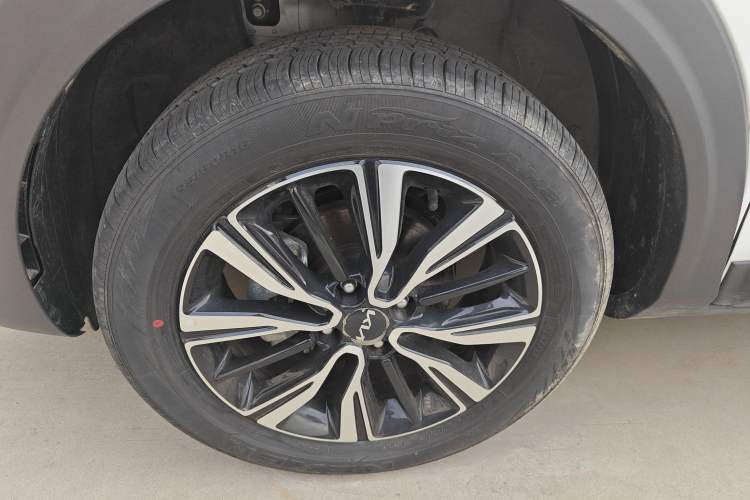 Used Kia kx1 Stonic 2021 1.4L CVT Fun Edition Left Front Wheel Hub