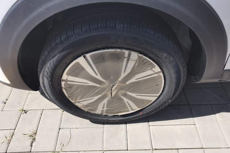 Used Kia kx1 Stonic 2021 1.4L CVT Fun Edition Left Front Wheel Hub