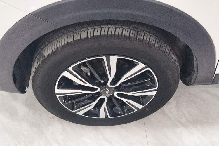 Used Kia kx1 Stonic 2021 1.4L CVT Fun Edition Left Front Wheel Hub