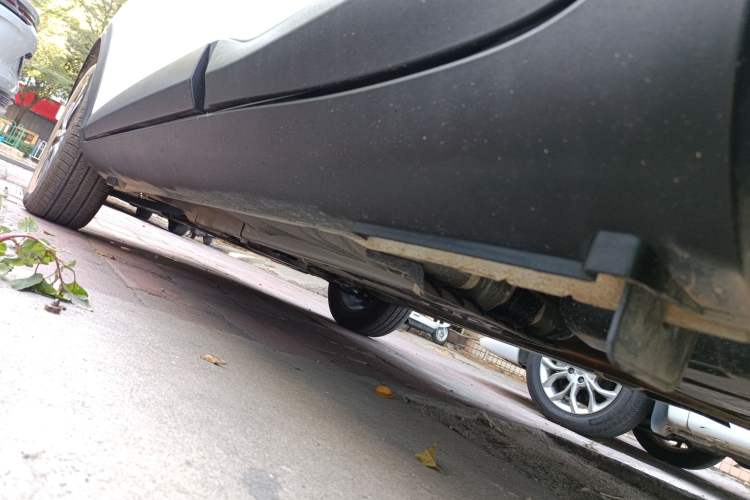 Used Kia kx1 Stonic 2021 1.4L CVT Fun Edition Left Side Sill