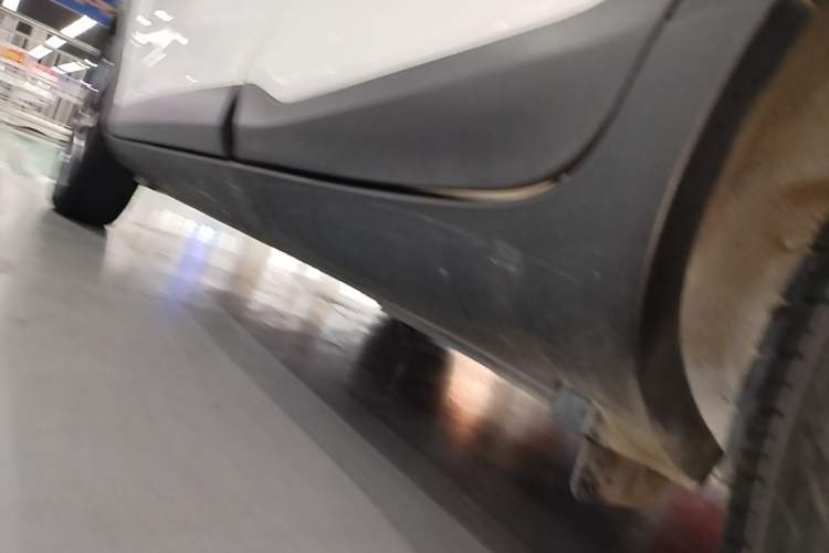 Used Kia kx1 Stonic 2021 1.4L CVT Fun Edition Left Side Sill