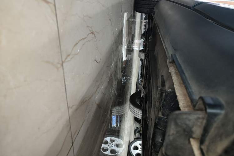 Used Kia kx1 Stonic 2021 1.4L CVT Fun Edition Left Side Sill
