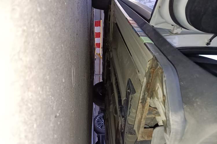 Used Kia kx1 Stonic 2021 1.4L CVT Fun Edition Left Side Sill