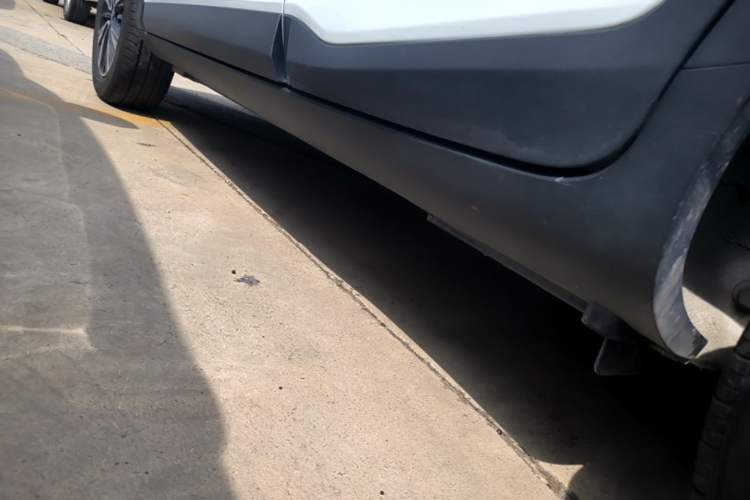 Used Kia kx1 Stonic 2021 1.4L CVT Fun Edition Left Side Sill