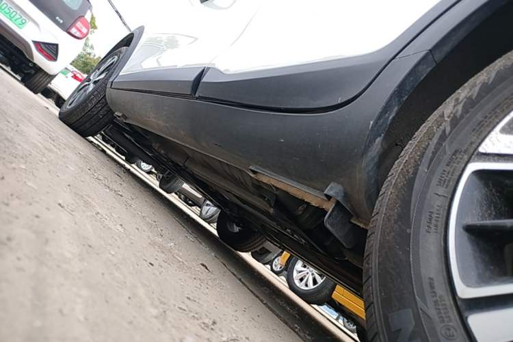 Used Kia kx1 Stonic 2021 1.4L CVT Fun Edition Left Side Sill