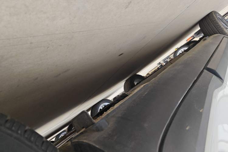 Used Kia kx1 Stonic 2021 1.4L CVT Fun Edition Left Side Sill