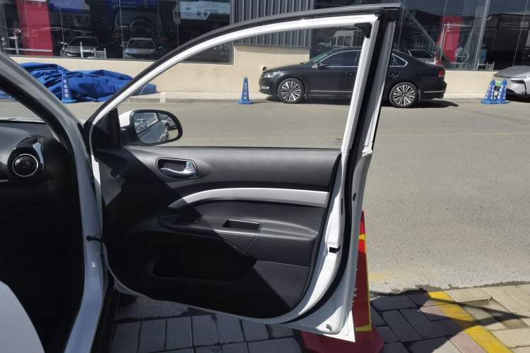 Used Kia kx1 Stonic 2021 1.4L CVT Fun Edition Right Front Door Interior