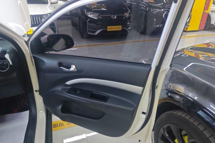 Used Kia kx1 Stonic 2021 1.4L CVT Fun Edition Right Front Door Interior