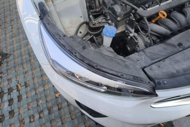 Used Kia kx1 Stonic 2021 1.4L CVT Fun & Sunroof Model Right Front Headlight
