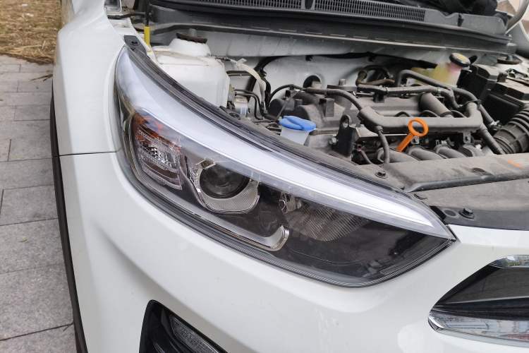 Used Kia kx1 Stonic 2021 1.4L Automatic Fun Edition Right Front Headlight