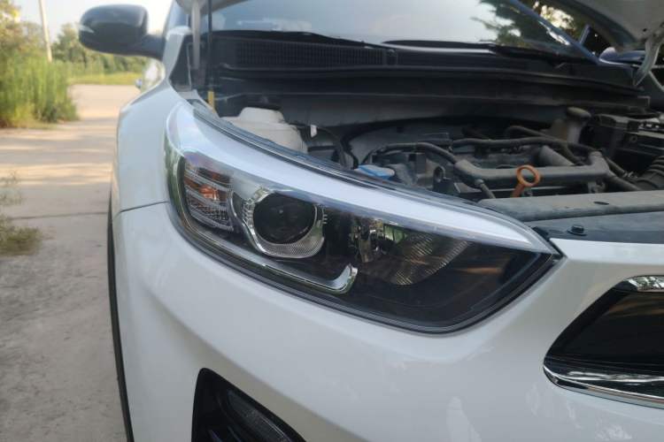 Used Kia kx1 Stonic 2021 1.4L CVT Fun & Sunroof Model Right Front Headlight