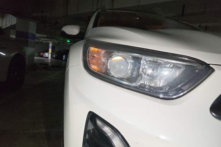Used Kia kx1 Stonic 2021 1.4L Automatic Fun Edition Right Front Headlight
