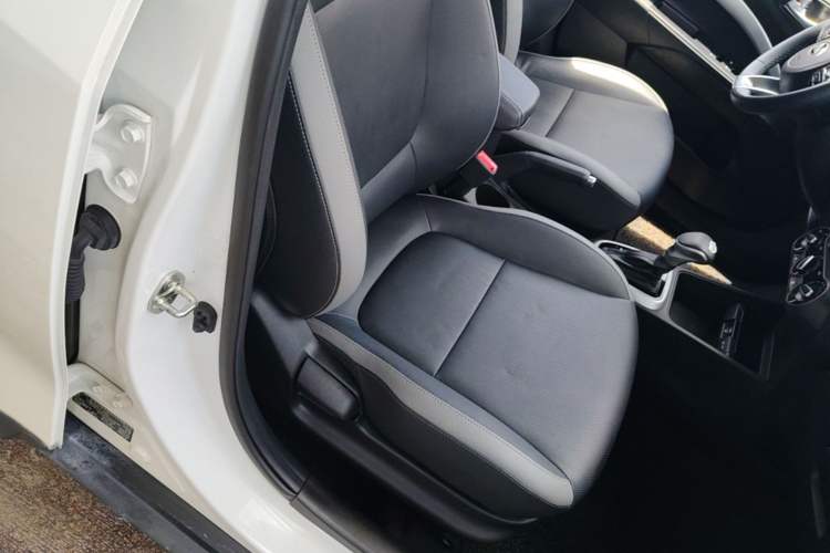 Used Kia kx1 Stonic 2021 1.4L CVT Fun Edition Right Front Seat
