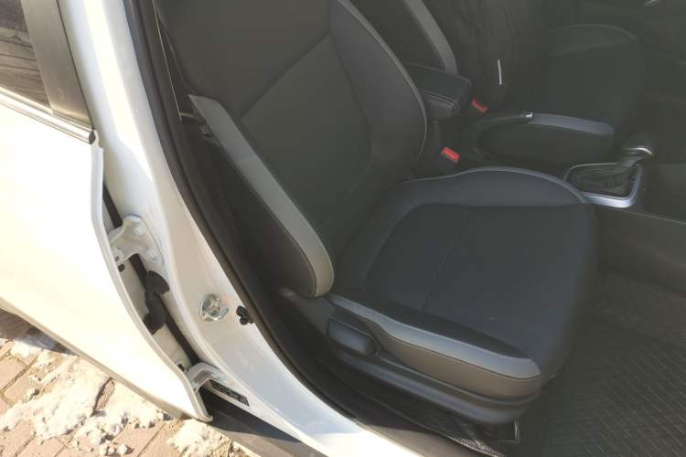 Used Kia kx1 Stonic 2021 1.4L CVT Fun Edition Right Front Seat