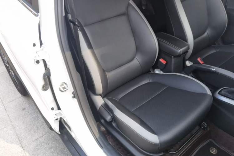Used Kia kx1 Stonic 2021 1.4L CVT Fun Edition Right Front Seat