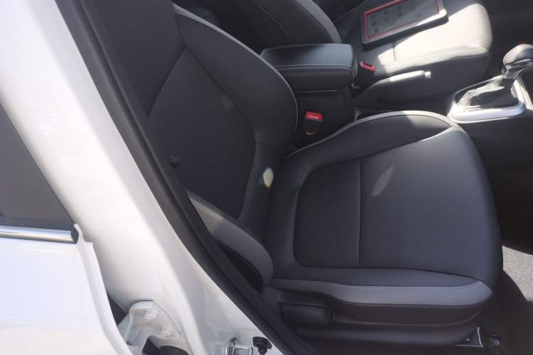 Used Kia kx1 Stonic 2021 1.4L CVT Fun Edition Right Front Seat