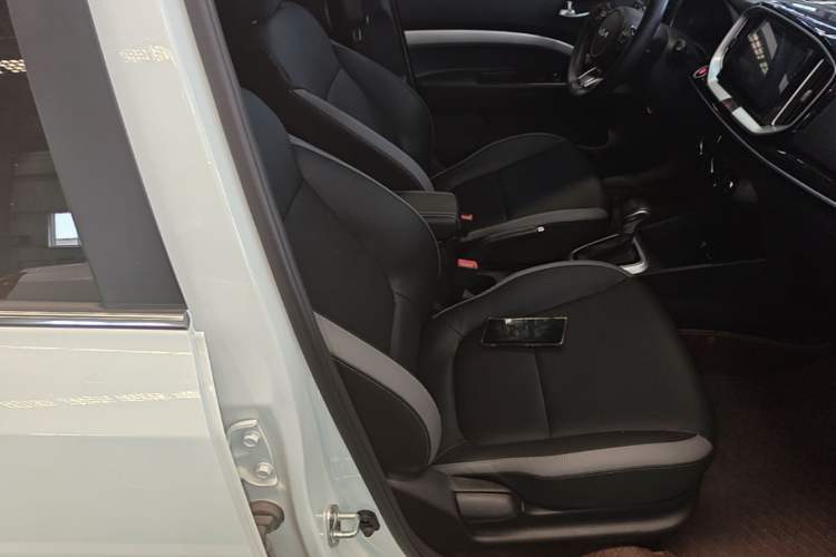 Used Kia kx1 Stonic 2021 1.4L CVT Fun Edition Right Front Seat