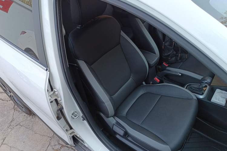 Used Kia kx1 Stonic 2021 1.4L CVT Fun Edition Right Front Seat