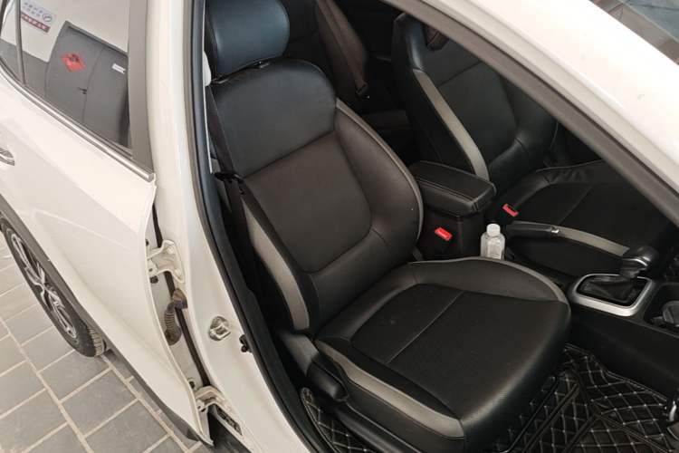 Used Kia kx1 Stonic 2021 1.4L CVT Fun Edition Right Front Seat