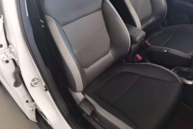 Used Kia kx1 Stonic 2021 1.4L CVT Fun Edition Right Front Seat
