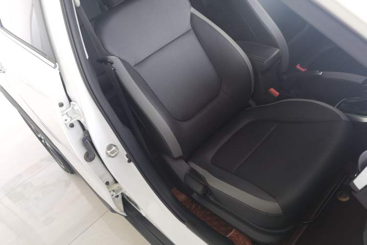 Used Kia kx1 Stonic 2021 1.4L CVT Fun Edition Right Front Seat
