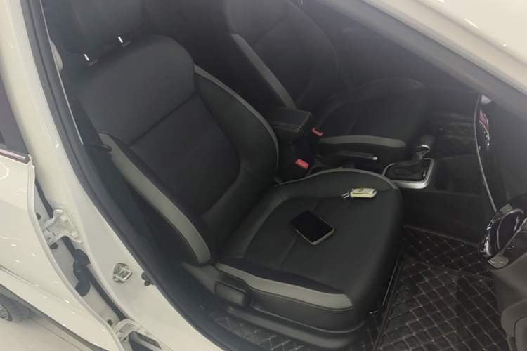 Used Kia kx1 Stonic 2021 1.4L CVT Fun Edition Right Front Seat