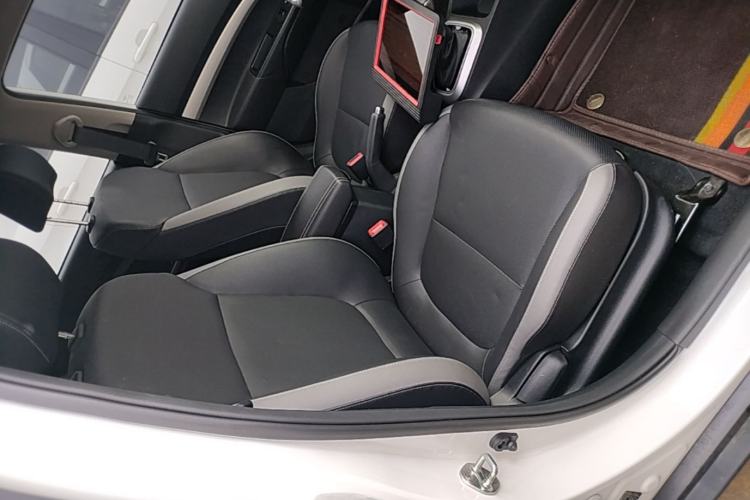 Used Kia kx1 Stonic 2021 1.4L CVT Fun Edition Right Front Seat