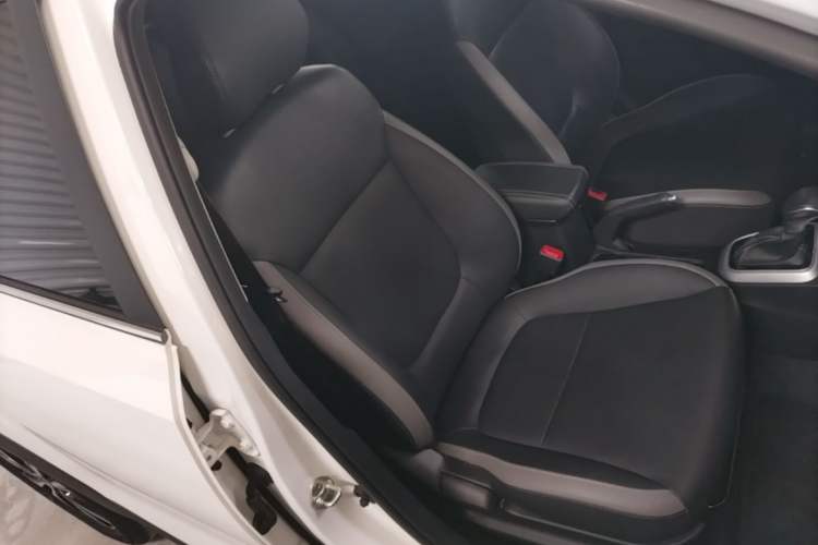 Used Kia kx1 Stonic 2021 1.4L CVT Fun Edition Right Front Seat