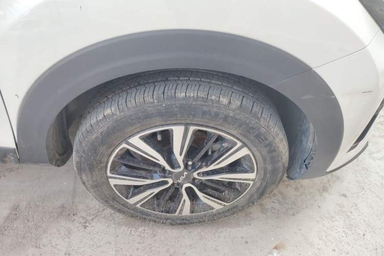 Used Kia kx1 Stonic 2021 1.4L CVT Fun & Sunroof Model Right Front Wheel Hub