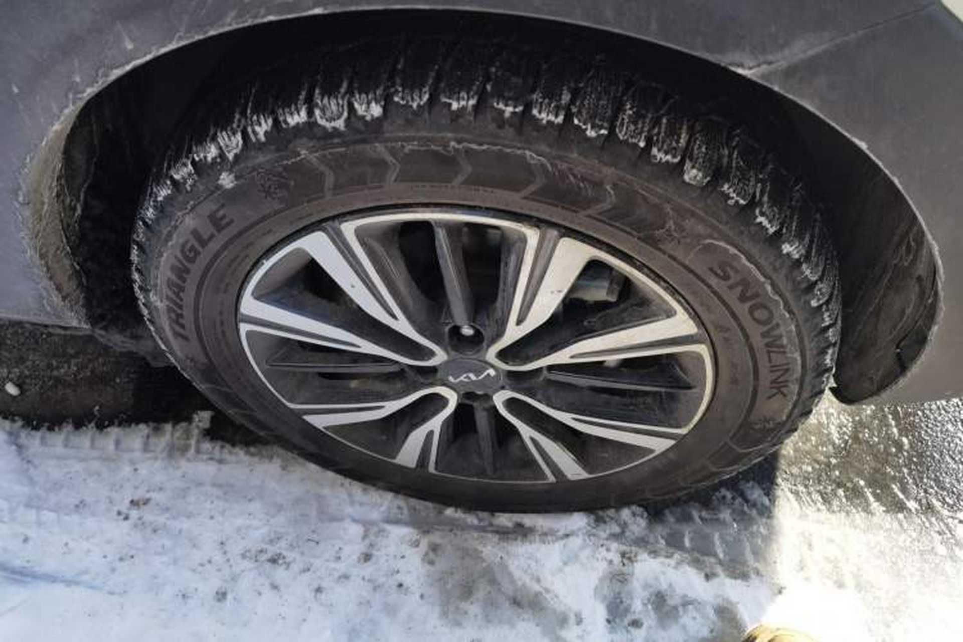 Used Kia kx1 Stonic 2021 1.4L CVT Fun Edition Right Front Wheel Hub