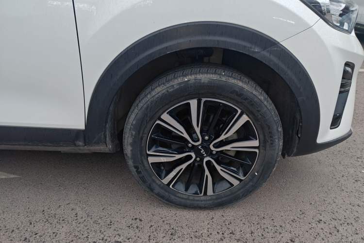 Used Kia kx1 Stonic 2021 1.4L CVT Fun Edition Right Front Wheel Hub