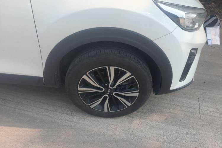Used Kia kx1 Stonic 2021 1.4L CVT Fun Edition Right Front Wheel Hub