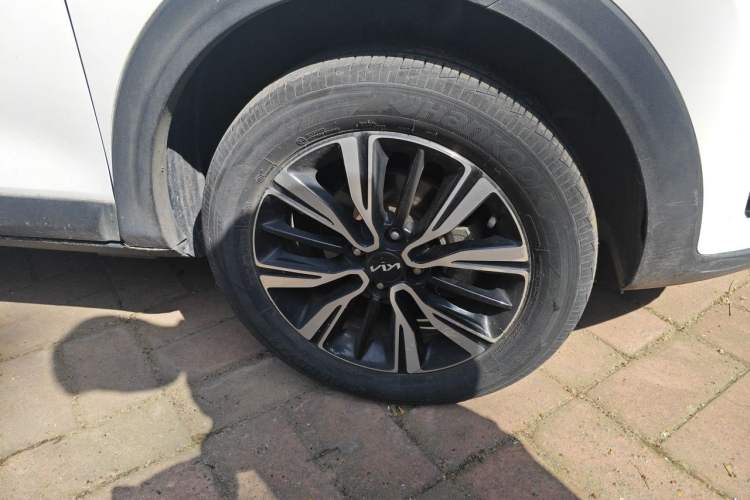Used Kia kx1 Stonic 2021 1.4L CVT Fun & Sunroof Model Right Front Wheel Hub