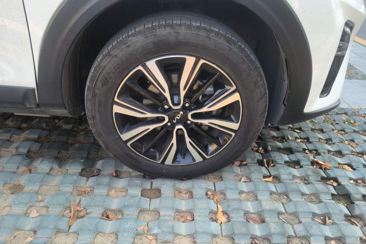 Used Kia kx1 Stonic 2021 1.4L CVT Fun & Sunroof Model Right Front Wheel Hub