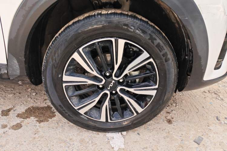 Used Kia kx1 Stonic 2021 1.4L CVT Fun Edition Right Front Wheel Hub