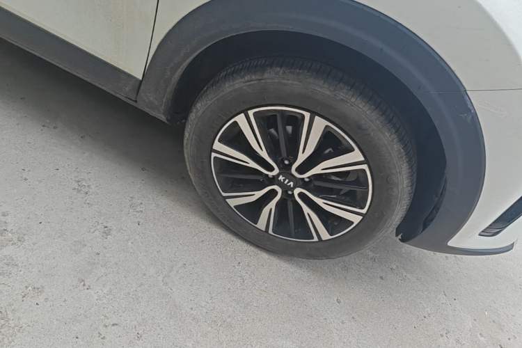 Used Kia kx1 Stonic 2021 1.4L Automatic Fun & Sport Edition Right Front Wheel Hub