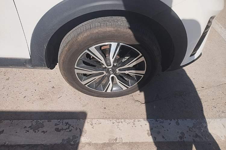 Used Kia kx1 Stonic 2021 1.4L CVT Fun & Sunroof Model Right Front Wheel Hub