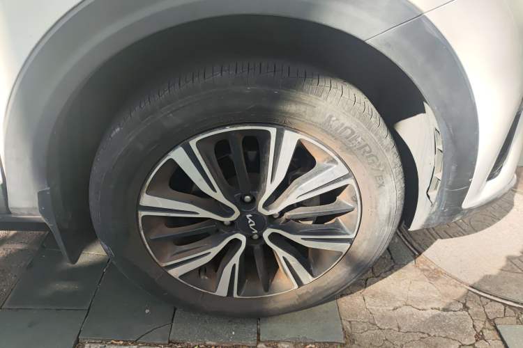 Used Kia kx1 Stonic 2021 1.4L CVT Fun & Sunroof Model Right Front Wheel Hub