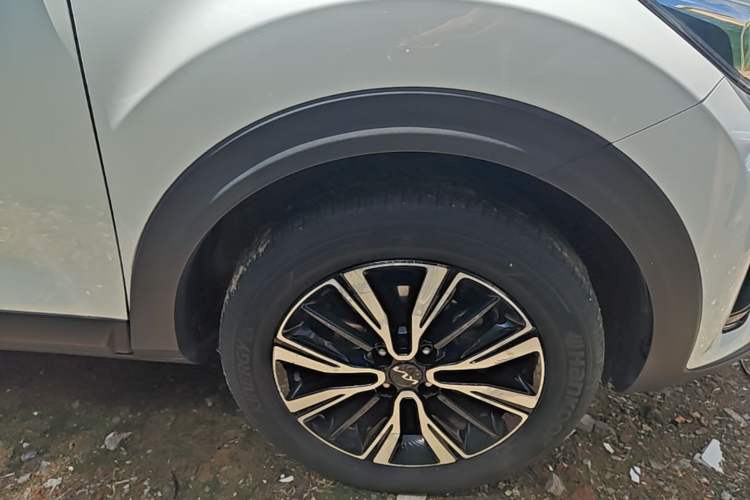 Used Kia kx1 Stonic 2021 1.4L CVT Fun Edition Right Front Wheel Hub
