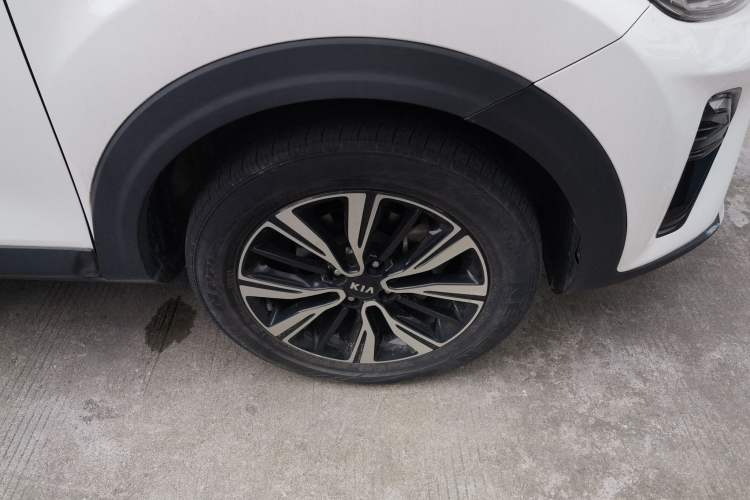Used Kia kx1 Stonic 2021 1.4L Automatic Fun & Sport Edition Right Front Wheel Hub