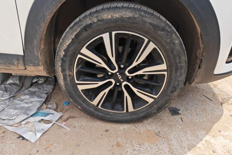 Used Kia kx1 Stonic 2021 1.4L CVT Sunroof Model Right Front Wheel Hub