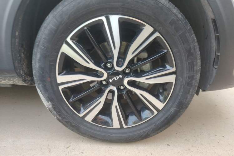 Used Kia kx1 Stonic 2021 1.4L CVT Fun & Sunroof Model Right Front Wheel Hub