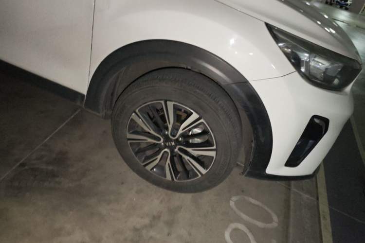 Used Kia kx1 Stonic 2021 1.4L Automatic Fun Edition Right Front Wheel Hub