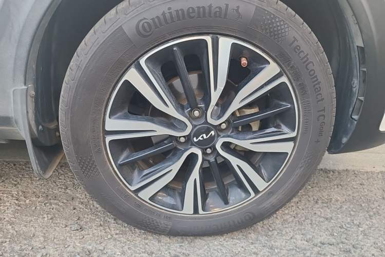 Used Kia kx1 Stonic 2021 1.4L CVT Fun Edition Right Front Wheel Hub