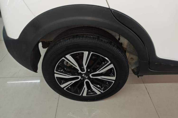 Used Kia kx1 Stonic 2021 1.4L CVT Fun & Sunroof Model Right Rear Wheel Hub