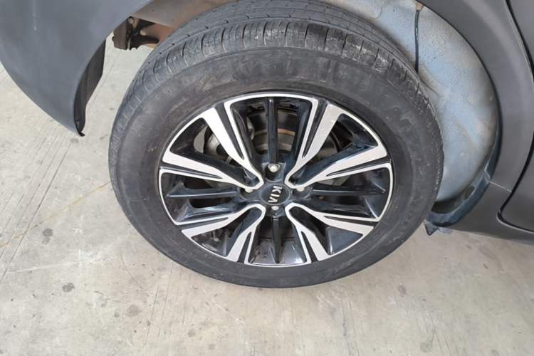 Used Kia kx1 Stonic 2021 1.4L Automatic Fun & Sport Edition Right Rear Wheel Hub