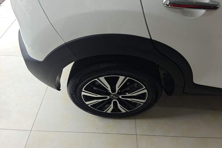 Used Kia kx1 Stonic 2021 1.4L CVT Fun & Sunroof Model Right Rear Wheel Hub