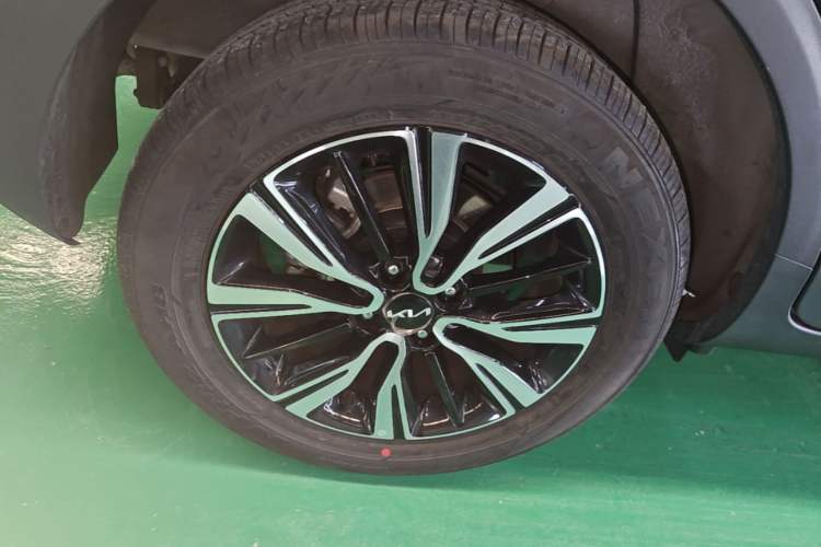 Used Kia kx1 Stonic 2021 1.4L CVT Fun Edition Right Rear Wheel Hub