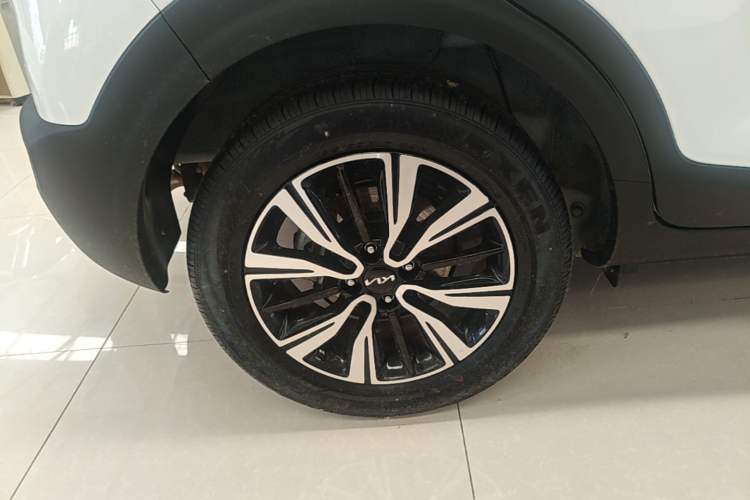 Used Kia kx1 Stonic 2021 1.4L CVT Fun Edition Right Rear Wheel Hub