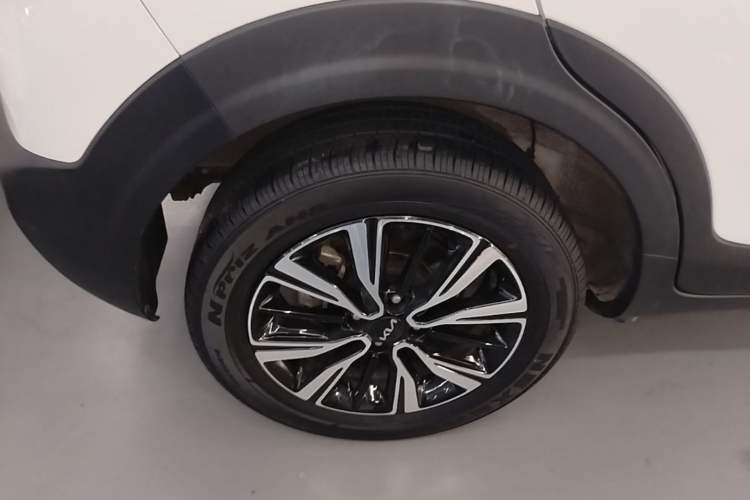 Used Kia kx1 Stonic 2021 1.4L CVT Fun Edition Right Rear Wheel Hub